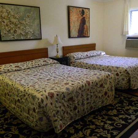 Twin Oaks Motel Манасквен Экстерьер фото