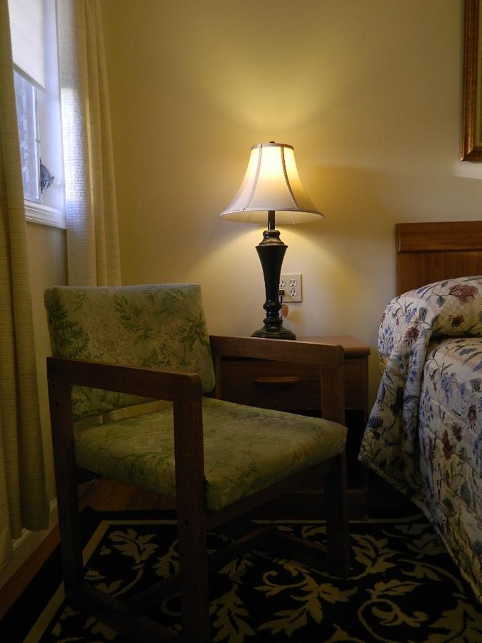 Twin Oaks Motel Манасквен Экстерьер фото