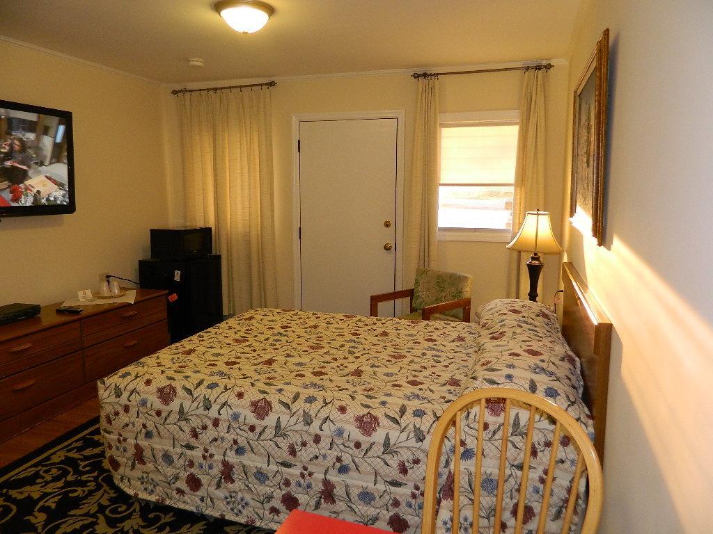 Twin Oaks Motel Манасквен Экстерьер фото