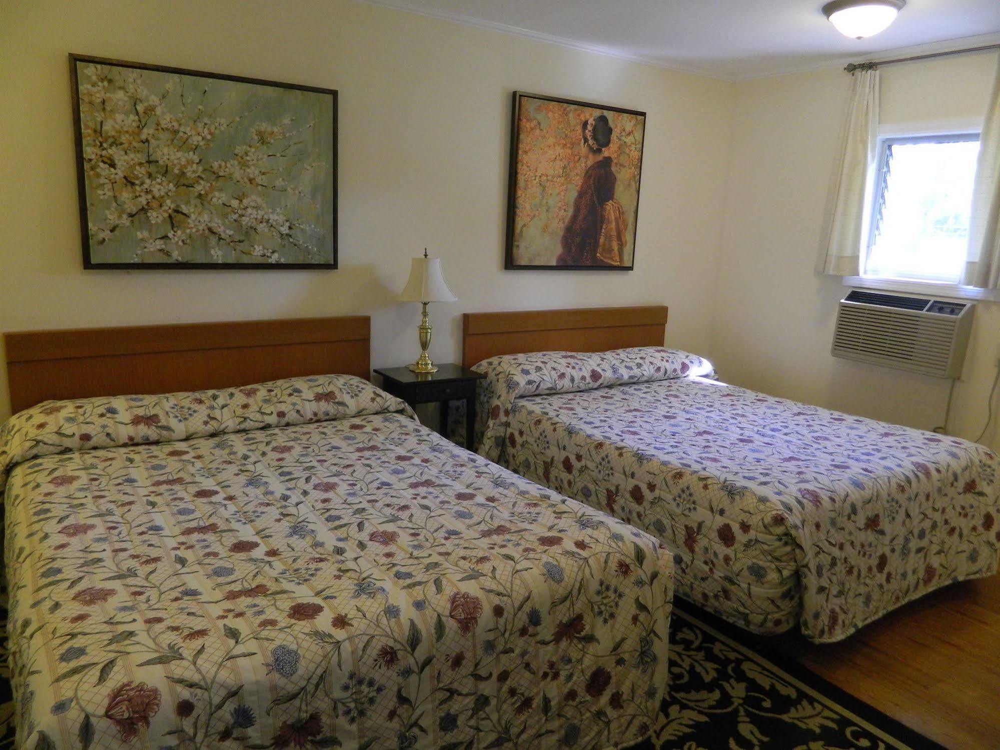 Twin Oaks Motel Манасквен Экстерьер фото